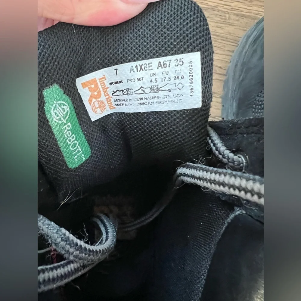 Black Timberlands size 7-35 thermolite